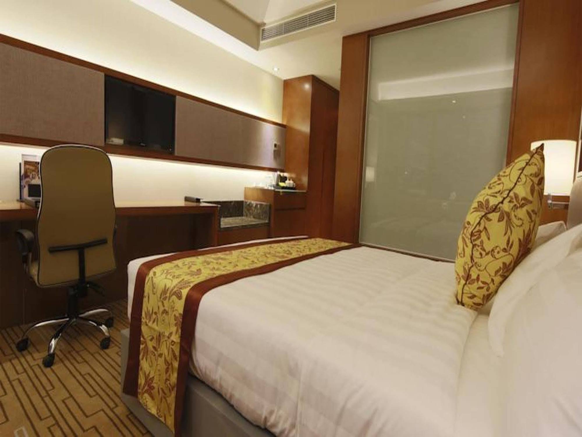 Shenyang Rayfont International Hotel Exterior photo
